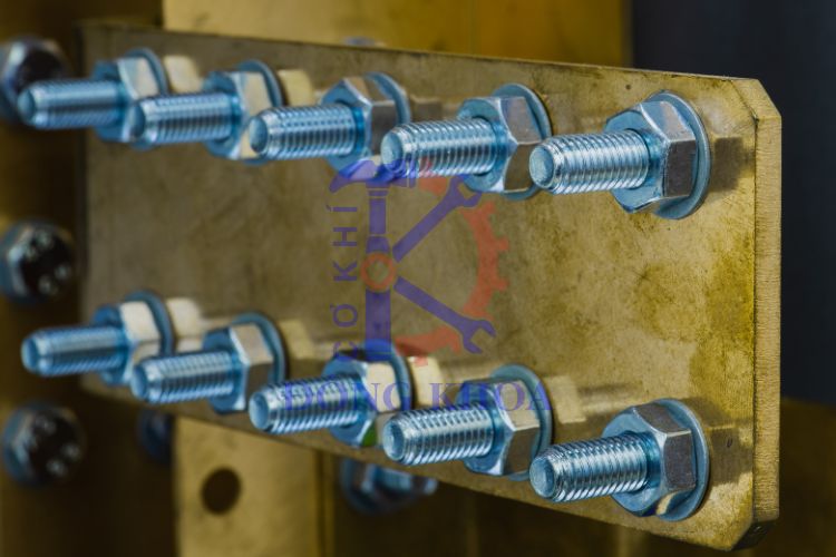 Giá bu lông M16 phụ thuộc vào những yếu tố nào?